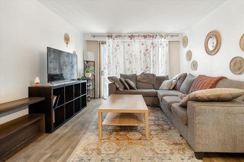 Salon - 2584 Rue Sauvé E., Montréal (Ahuntsic-Cartierville), QC - Indoor Photo Showing Living Room