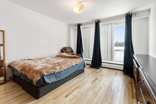 Chambre à coucher - 2584 Rue Sauvé E., Montréal (Ahuntsic-Cartierville), QC - Indoor Photo Showing Bedroom