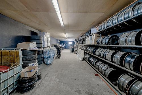 Garage - 109 Av. Fiset, Donnacona, QC - Indoor Photo Showing Garage