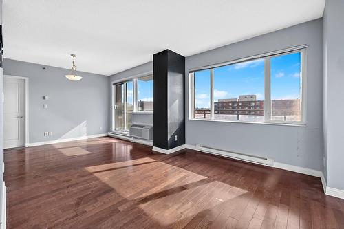 Living room - 902-550 Rue Jean-D'Estrées, Montréal (Ville-Marie), QC - Indoor Photo Showing Other Room