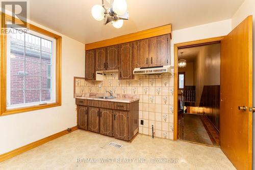 205 Markham Street, Toronto, ON - Indoor