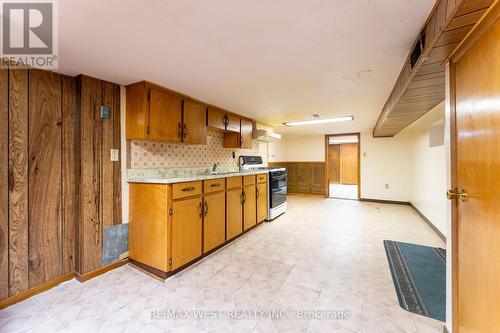 205 Markham Street, Toronto, ON - Indoor Photo Showing Kitchen