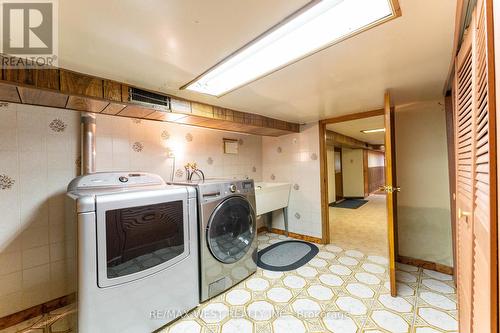 205 Markham Street, Toronto, ON - Indoor Photo Showing Laundry Room
