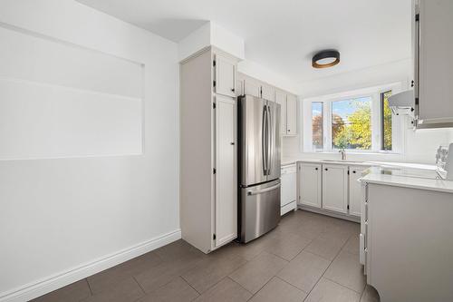 Kitchen - 242 Stillview Road, Pointe-Claire, QC - Indoor Photo Showing Kitchen