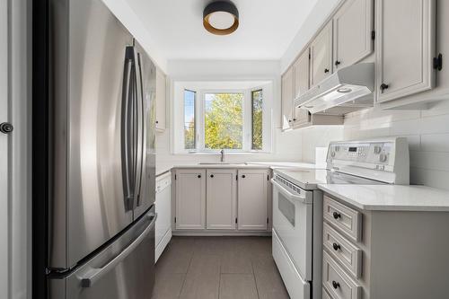Kitchen - 242 Stillview Road, Pointe-Claire, QC - Indoor Photo Showing Kitchen