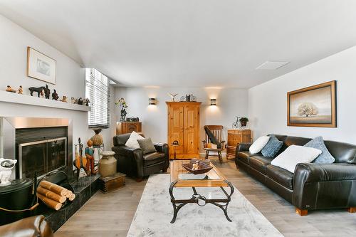 Salle familiale - 114 Rue Des Semailles, L'Épiphanie, QC - Indoor Photo Showing Living Room With Fireplace