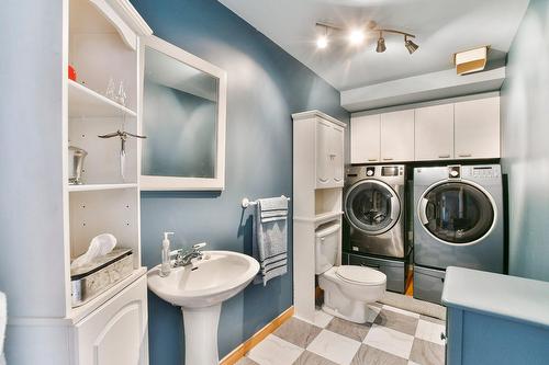 Salle d'eau - 114 Rue Des Semailles, L'Épiphanie, QC - Indoor Photo Showing Laundry Room