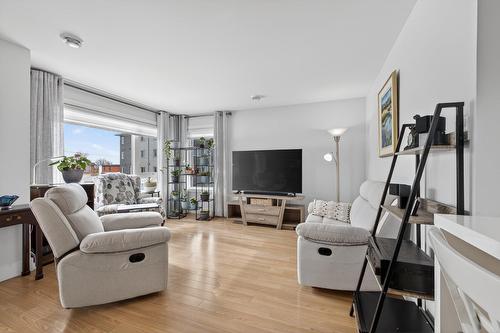 Salon - 104-342 Rue St-André O., Granby, QC - Indoor Photo Showing Living Room