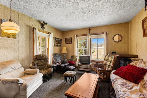 Salon - 3150 Ch. Bartlett, Cookshire-Eaton, QC 