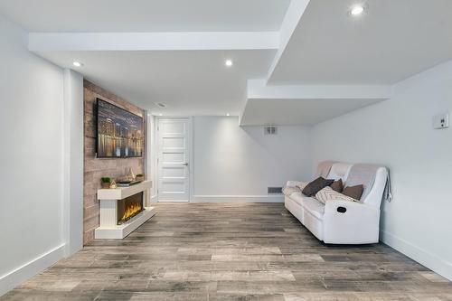 Salle familiale - 13970 Rue Guillaume-Alarie, Mirabel, QC - Indoor With Fireplace