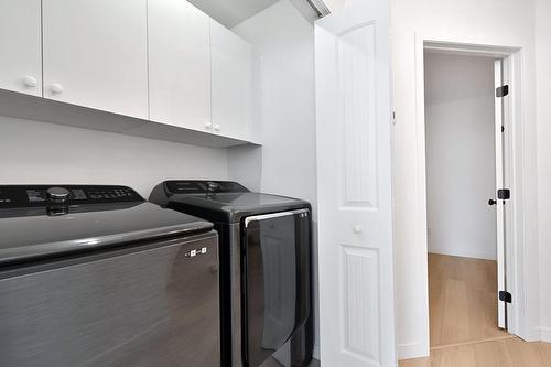 Salle de lavage - 93 Ch. Du Domaine-Ayotte, Saint-Donat, QC - Indoor Photo Showing Laundry Room