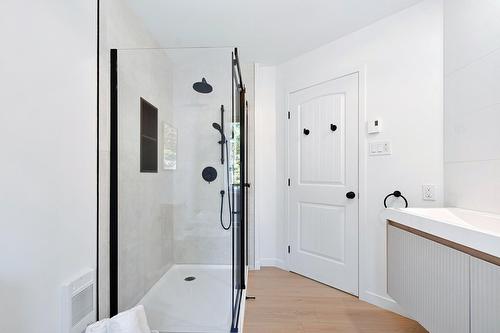 Salle de bains - 93 Ch. Du Domaine-Ayotte, Saint-Donat, QC - Indoor Photo Showing Other Room