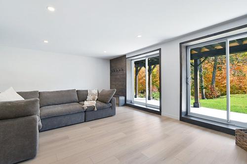 Salle familiale - 93 Ch. Du Domaine-Ayotte, Saint-Donat, QC - Indoor Photo Showing Living Room