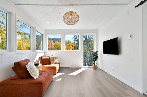 Salon - 93 Ch. Du Domaine-Ayotte, Saint-Donat, QC - Indoor