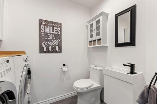 Salle d'eau - 254 Rue Adrien-Rouleau, Les Coteaux, QC - Indoor Photo Showing Laundry Room