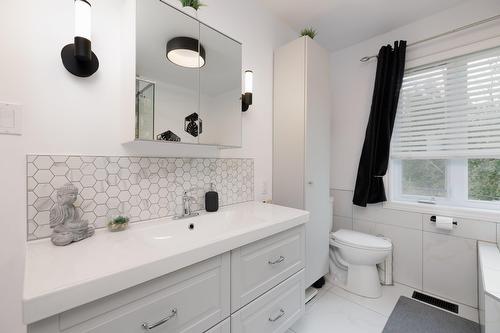 Salle de bains - 254 Rue Adrien-Rouleau, Les Coteaux, QC - Indoor Photo Showing Bathroom