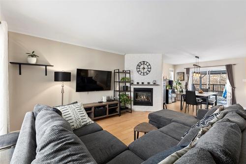 Vue d'ensemble - 254 Rue Adrien-Rouleau, Les Coteaux, QC - Indoor Photo Showing Living Room With Fireplace