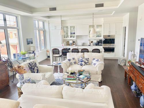 Vue d'ensemble - 206-284 Ch. Du Bord-Du-Lac-Lakeshore, Pointe-Claire, QC - Indoor Photo Showing Living Room