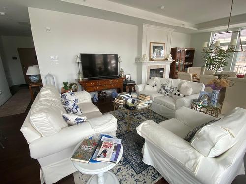 Salon - 206-284 Ch. Du Bord-Du-Lac-Lakeshore, Pointe-Claire, QC - Indoor Photo Showing Living Room With Fireplace