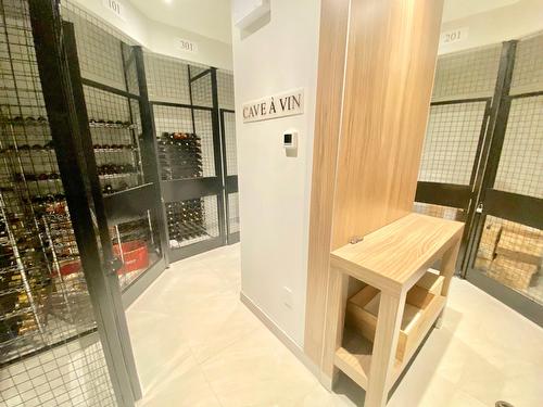 Cave à vin - 206-284 Ch. Du Bord-Du-Lac-Lakeshore, Pointe-Claire, QC - Indoor Photo Showing Other Room