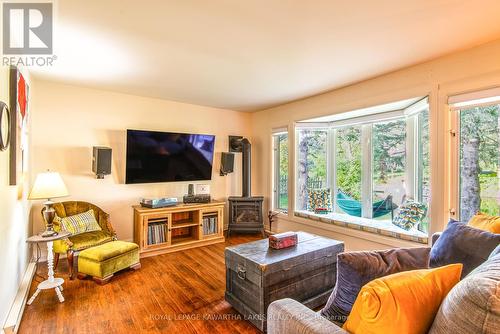 78 Riverbank Road, Kawartha Lakes (Somerville), ON - Indoor Photo Showing Living Room