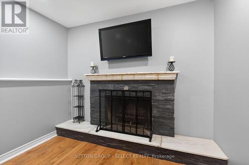 45 Upper Avenue, London North (North N), ON - Indoor Photo Showing Living Room With Fireplace