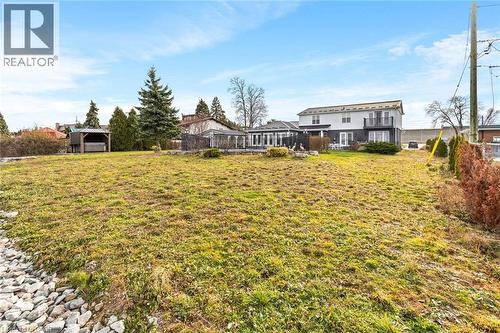 View of yard - 1073 North Service Road, Hamilton, ON - Outdoor