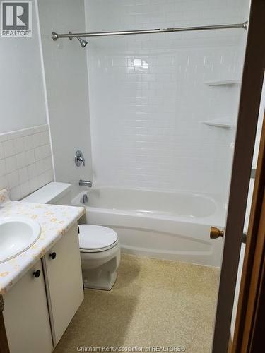 42 Parkview Heights, Aylmer, ON - Indoor Photo Showing Bathroom