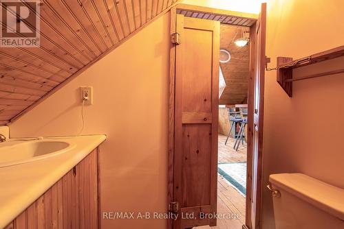 56 West Gore Street, Stratford, ON - Indoor Photo Showing Bathroom