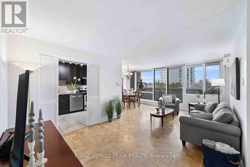 507 - 2625 Regina Street, Ottawa, ON - Indoor Photo Showing Living Room