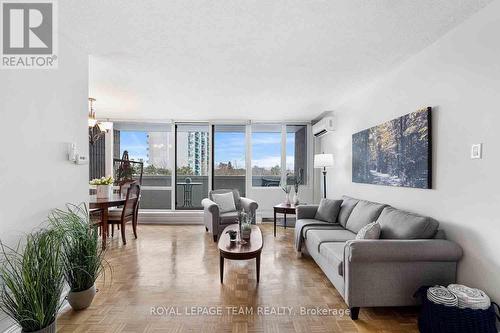 507 - 2625 Regina Street, Ottawa, ON - Indoor Photo Showing Living Room