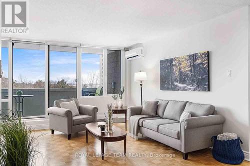 507 - 2625 Regina Street, Ottawa, ON - Indoor Photo Showing Living Room