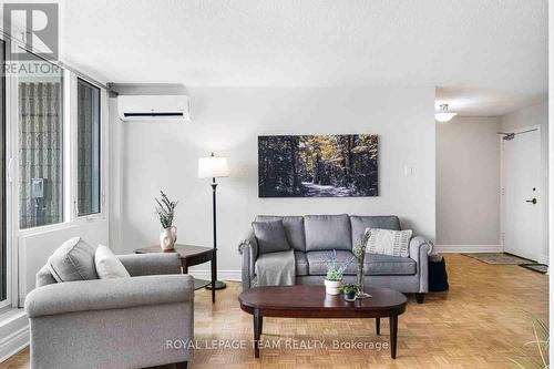507 - 2625 Regina Street, Ottawa, ON - Indoor Photo Showing Living Room