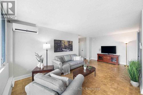 507 - 2625 Regina Street, Ottawa, ON - Indoor Photo Showing Living Room