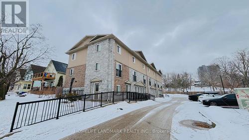 6 - 122 Courtland Avenue E, Kitchener, ON - Outdoor