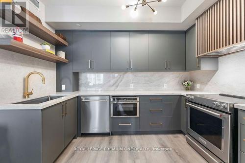 511 - 9000 Jane Street, Vaughan, ON - Indoor Photo Showing Kitchen With Stainless Steel Kitchen With Upgraded Kitchen