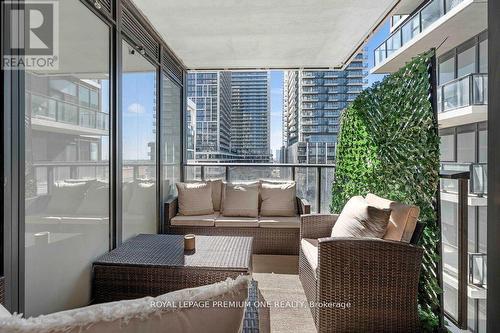 511 - 9000 Jane Street, Vaughan, ON -  With Exterior