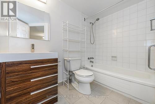 2806 - 1300 Islington Avenue, Toronto, ON - Indoor Photo Showing Bathroom