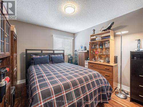 82 Belmont Boulevard, Halton Hills, ON - Indoor Photo Showing Bedroom