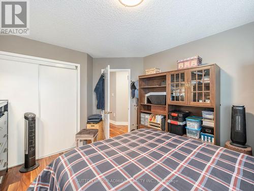 82 Belmont Boulevard, Halton Hills, ON - Indoor Photo Showing Bedroom