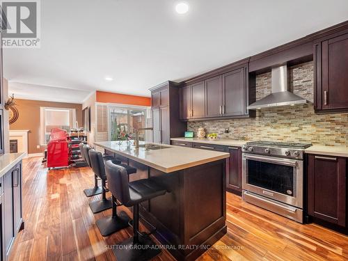 82 Belmont Boulevard, Halton Hills, ON - Indoor Photo Showing Kitchen With Stainless Steel Kitchen With Upgraded Kitchen