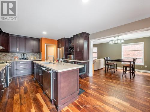 82 Belmont Boulevard, Halton Hills, ON - Indoor Photo Showing Kitchen With Stainless Steel Kitchen With Upgraded Kitchen