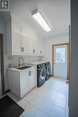 1601 Jalna Avenue, Mississauga, ON - Indoor Photo Showing Laundry Room