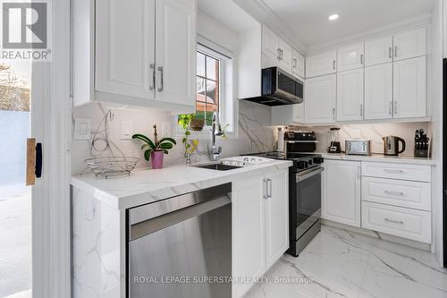 131 Checkerberry Crescent, Brampton, ON - Indoor Photo Showing Kitchen With Upgraded Kitchen