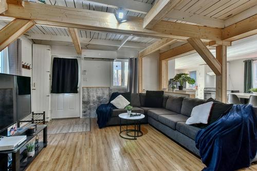Salon - 1423 Ch. De Val-Des-Lacs, Sainte-Sophie, QC - Indoor Photo Showing Living Room