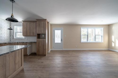 Salle à manger - 127 Rue Des Ruisseaux, Val-Des-Sources, QC - Indoor Photo Showing Kitchen