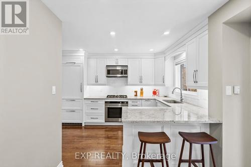 70 - 2555 Thomas Street, Mississauga, ON - Indoor Photo Showing Kitchen With Upgraded Kitchen