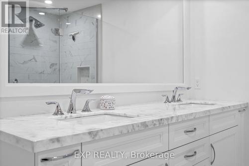 70 - 2555 Thomas Street, Mississauga, ON - Indoor Photo Showing Bathroom