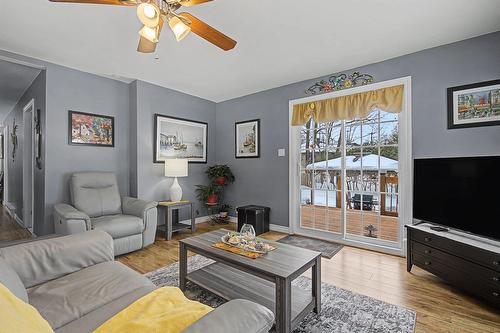 Salon - 225 47E Rue O., Venise-En-Québec, QC - Indoor Photo Showing Living Room