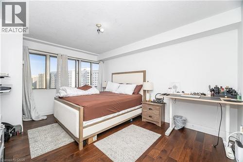 1580 Mississauga Valley Boulevard Unit# 1901, Mississauga, ON - Indoor Photo Showing Bedroom